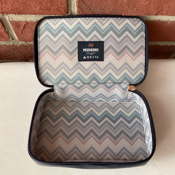 Missoni For Delta Exclusive Travel Toiletry Cosmetic Dark Navy Wave Zip Case NEW - Picture 7 of 11